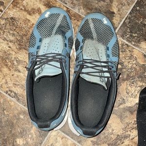 On cloud womens snekers. Got for Christmas. Only worn a few time